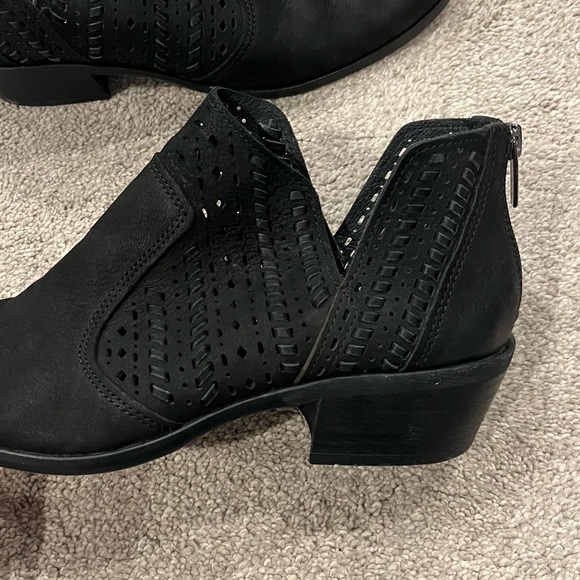 Vince Camuto Black Prasata Cutout Leather Ankle Bootie - Picture 2 of 8